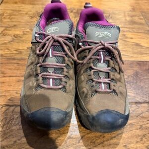 KEEN Targhee III Hiking Shoes - size 9